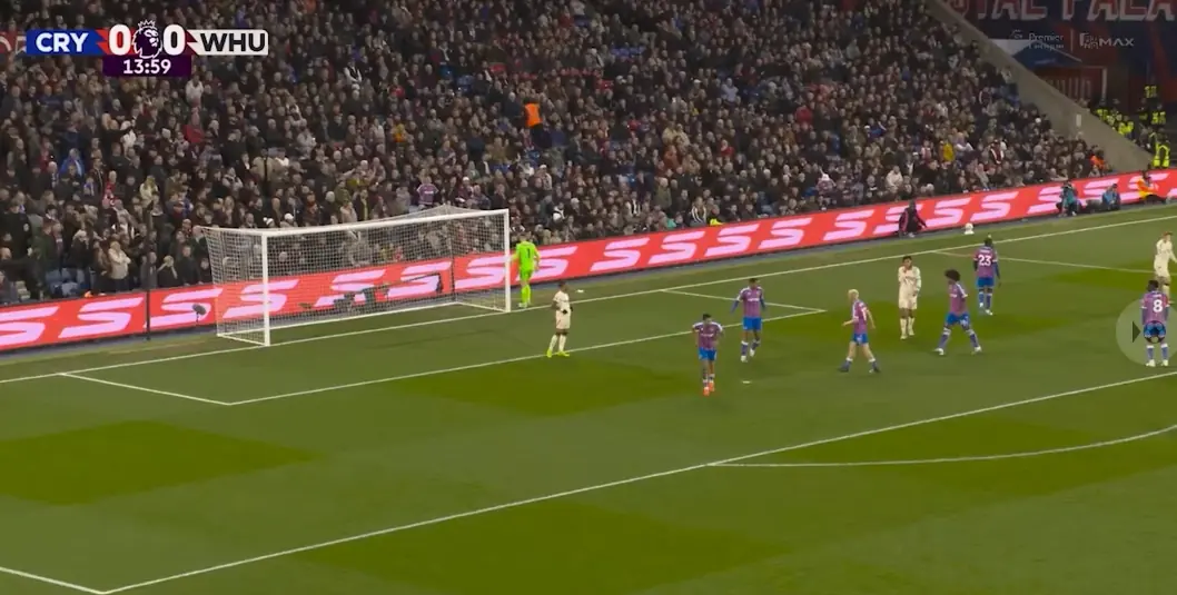 Trận đấu Crystal Palace và West Ham tại Ngoại hạng Anh