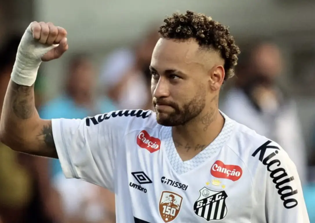 Carlo Ancelotti quan sát tuyển Brazil trong giai đoạn chuẩn bị lực lượng.